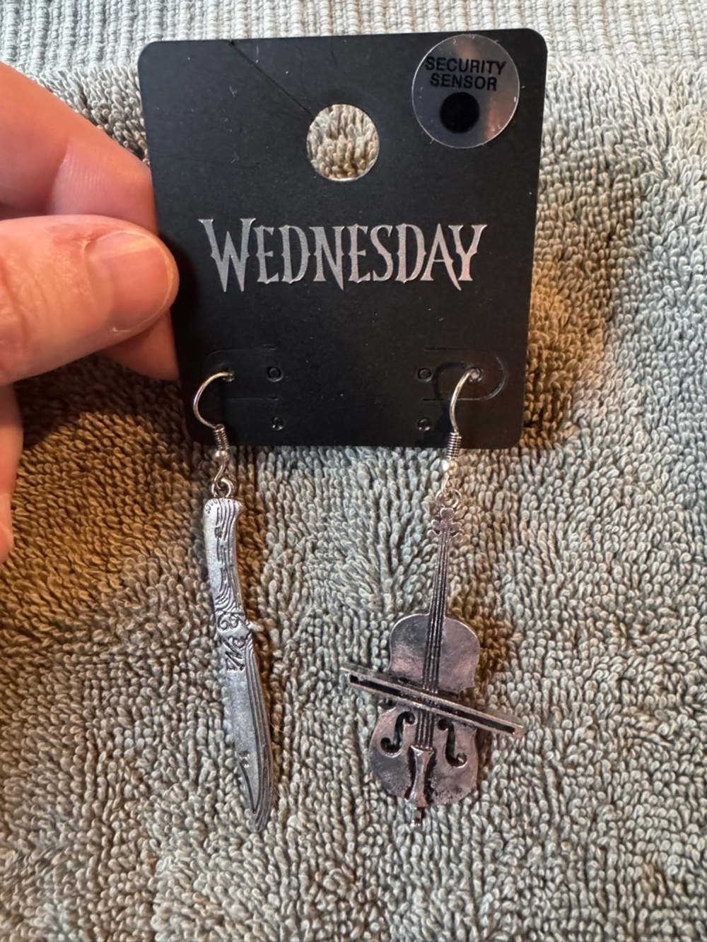 🌟 3/$20 Eligible! NWT Spencer’s Silver-Tone Knife & Violin Dangle Earrings
